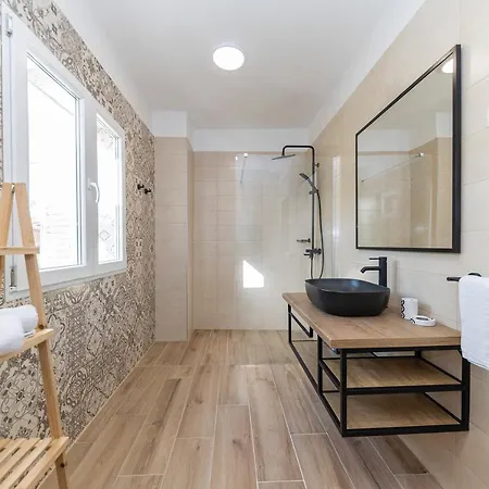 Sunrise, Beautiful Penthouse With Jacuzzi * 佩特坎内