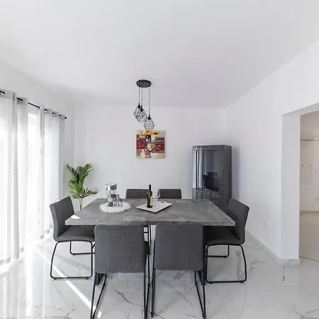 Sunrise, Beautiful Penthouse With Jacuzzi * 佩特坎内