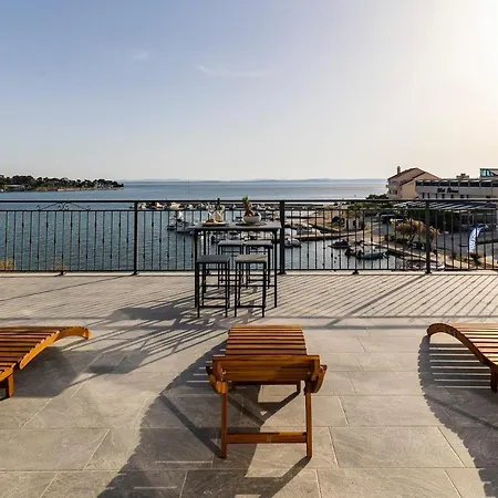 Sunrise, Beautiful Penthouse With Jacuzzi Вилла *