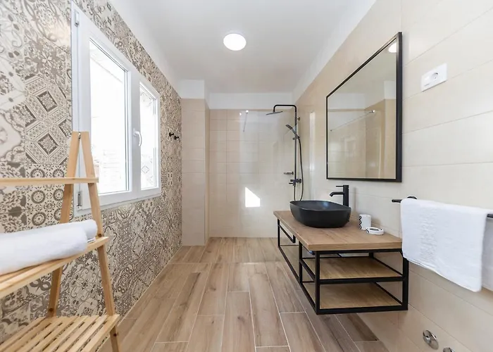 Sunrise, Beautiful Penthouse With Jacuzzi * Petrcane