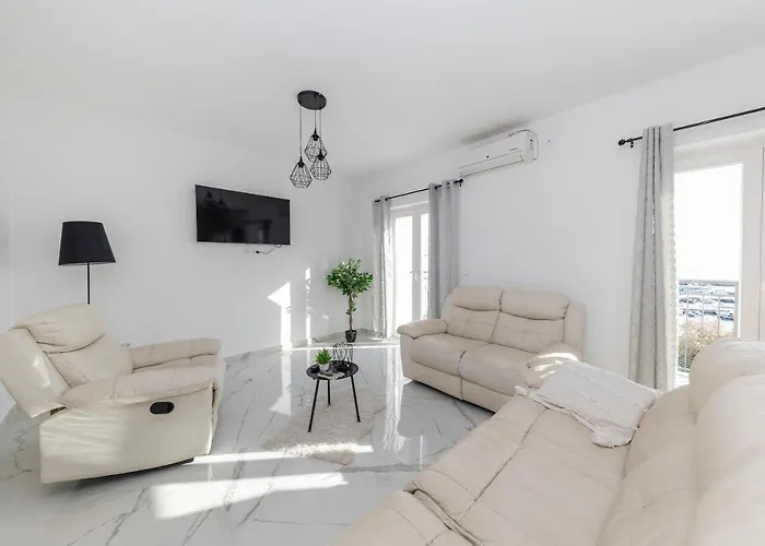 Sunrise, Beautiful Penthouse With Jacuzzi Villa