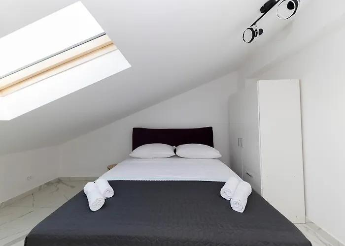 Villa Sunrise, Beautiful Penthouse With Jacuzzi Petrcane