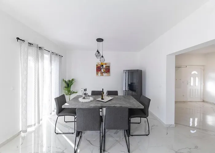 Sunrise, Beautiful Penthouse With Jacuzzi * Petrcane