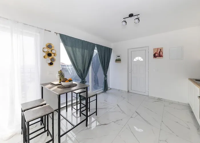 Sunrise, Beautiful Penthouse With Jacuzzi Villa