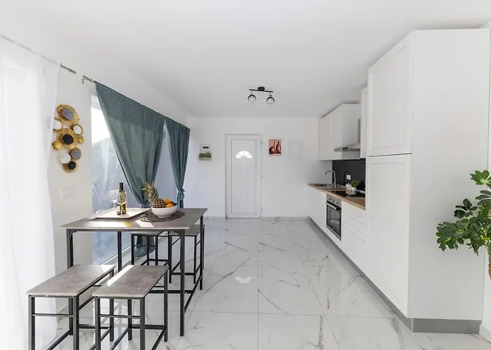 Sunrise, Beautiful Penthouse With Jacuzzi Villa *