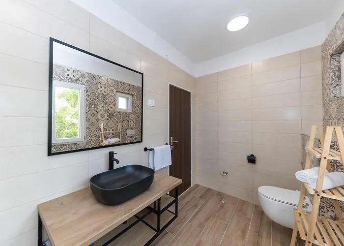 Villa Sunrise, Beautiful Penthouse With Jacuzzi Petrcane