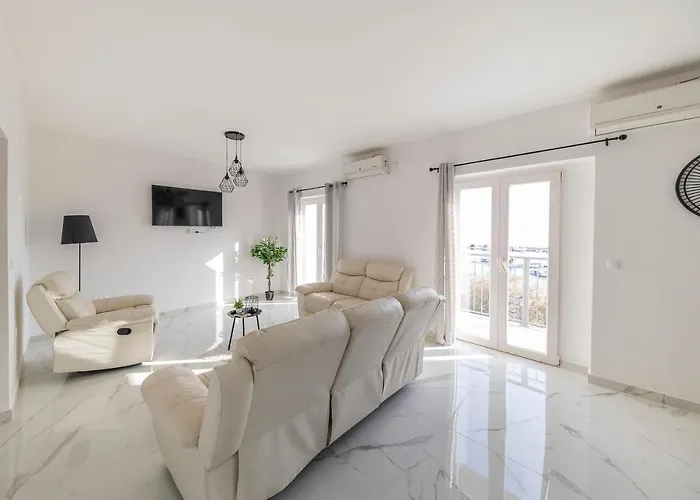 Sunrise, Beautiful Penthouse With Jacuzzi *