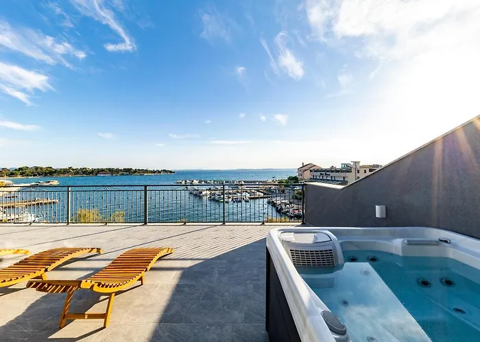 Sunrise, Beautiful Penthouse With Jacuzzi * Petrcane