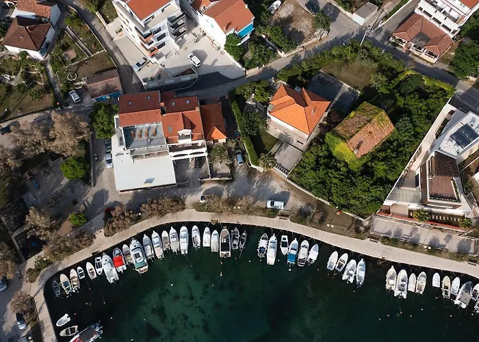 Sunrise, Beautiful Penthouse With Jacuzzi Petrcane
