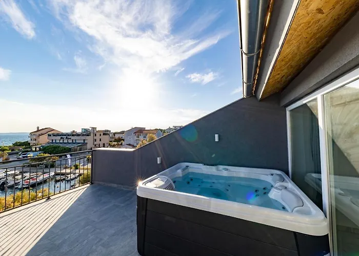 Sunrise, Beautiful Penthouse With Jacuzzi