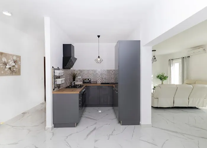 Sunrise, Beautiful Penthouse With Jacuzzi Villa Petrcane