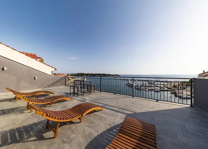Villa Sunrise, Beautiful Penthouse With Jacuzzi