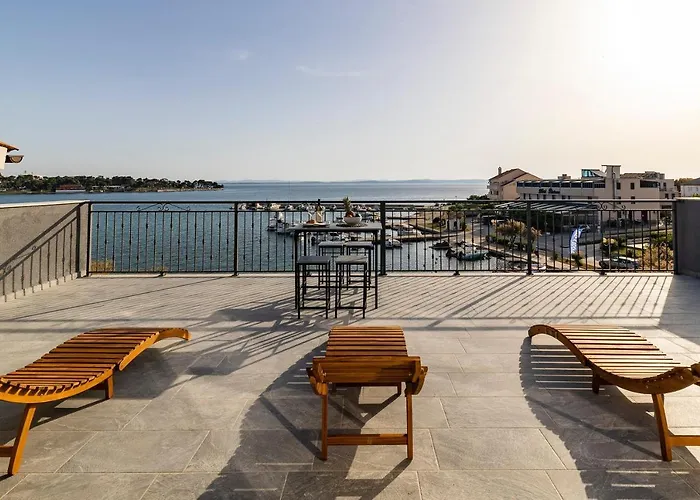 Sunrise, Beautiful Penthouse With Jacuzzi Villa *