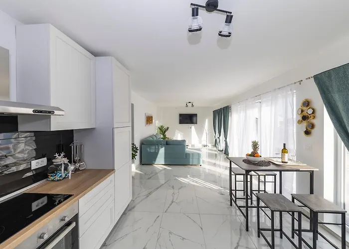 Sunrise, Beautiful Penthouse With Jacuzzi