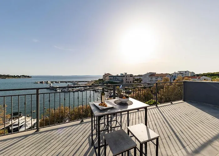 Sunrise, Beautiful Penthouse With Jacuzzi Villa Petrcane