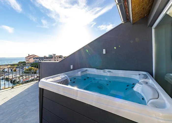 Sunrise, Beautiful Penthouse With Jacuzzi Petrcane