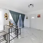 Sunrise, Beautiful Penthouse With Jacuzzi Villa