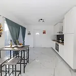 Sunrise, Beautiful Penthouse With Jacuzzi Villa *