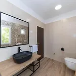 Villa Sunrise, Beautiful Penthouse With Jacuzzi Petrcane