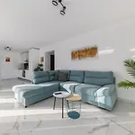 Sunrise, Beautiful Penthouse With Jacuzzi