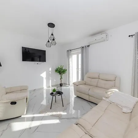 Sunrise, Beautiful Penthouse With Jacuzzi Villa