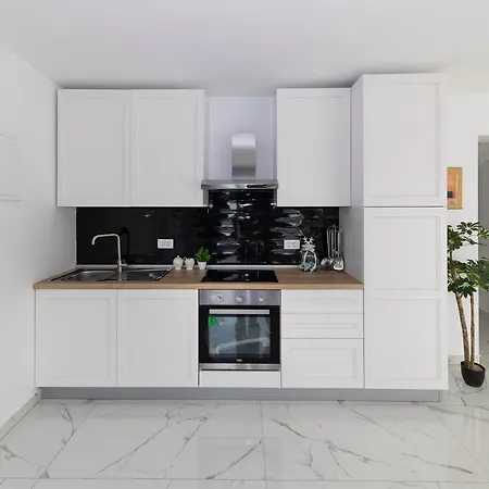 Villa Sunrise, Beautiful Penthouse With Jacuzzi *