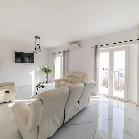Sunrise, Beautiful Penthouse With Jacuzzi *