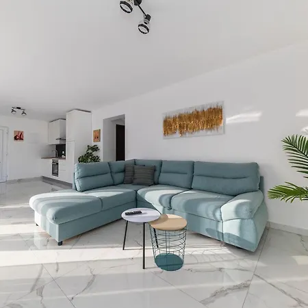 Sunrise, Beautiful Penthouse With Jacuzzi