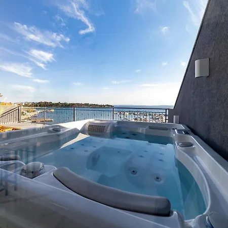 Villa Sunrise, Beautiful Penthouse With Jacuzzi Petrcane