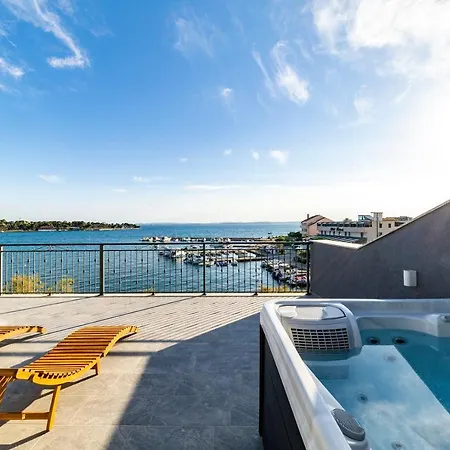 Sunrise, Beautiful Penthouse With Jacuzzi * Petrcane