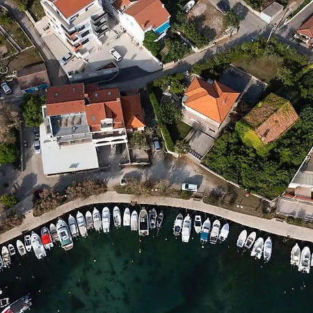 Sunrise, Beautiful Penthouse With Jacuzzi Petrčane