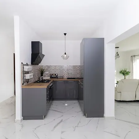 Sunrise, Beautiful Penthouse With Jacuzzi Villa Petrcane