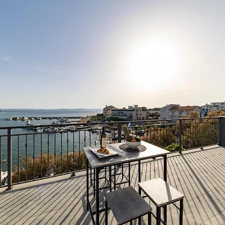 Sunrise, Beautiful Penthouse With Jacuzzi Villa Petrcane