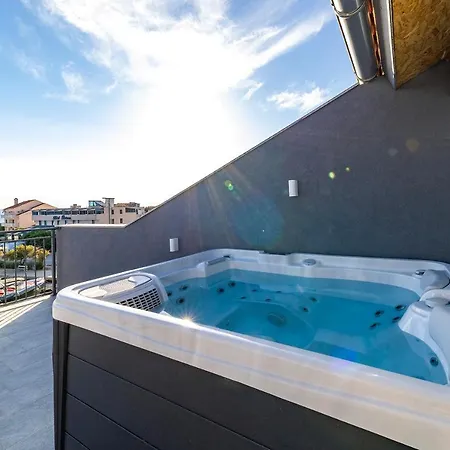 Sunrise, Beautiful Penthouse With Jacuzzi Petrcane