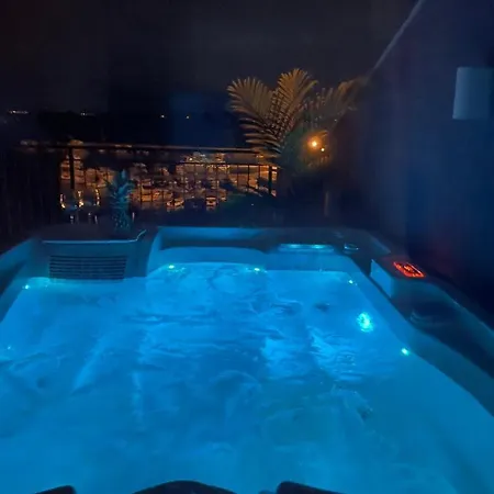 Villa Sunrise, Beautiful Penthouse With Jacuzzi *