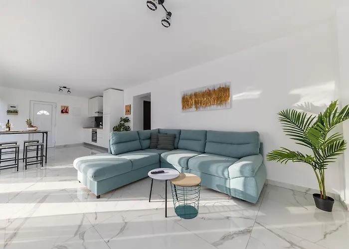 Sunrise, Beautiful Penthouse With Jacuzzi