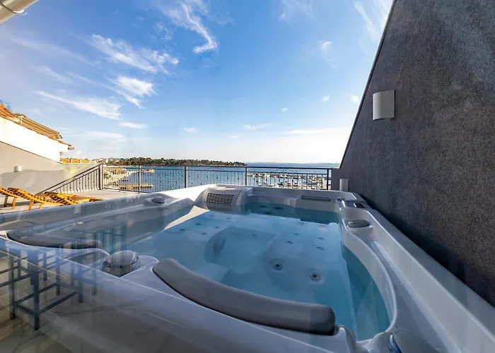 Willa Sunrise, Beautiful Penthouse With Jacuzzi Petrčane