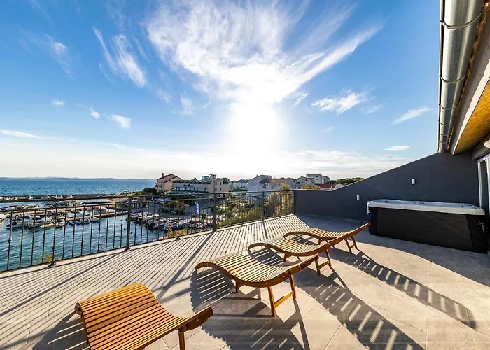 Villa Sunrise, Beautiful Penthouse With Jacuzzi