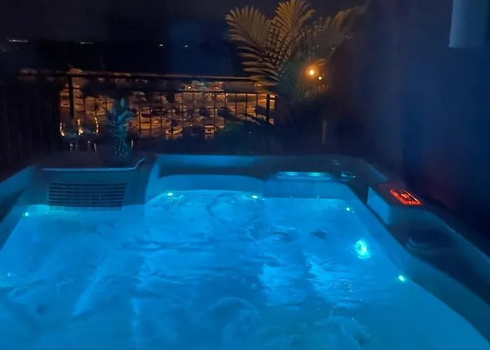 Villa Sunrise, Beautiful Penthouse With Jacuzzi *